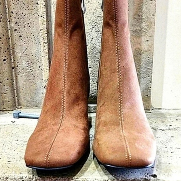 NIB DKNY Cavale Stretch Ankle Booties Size 9 Tan - Picture 6 of 12